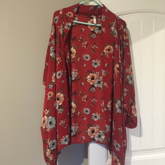 Xhilaration Other - Floral kimono